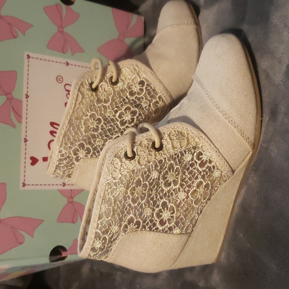 Girls Junior Natural Canvas wedge shoes size 1 M